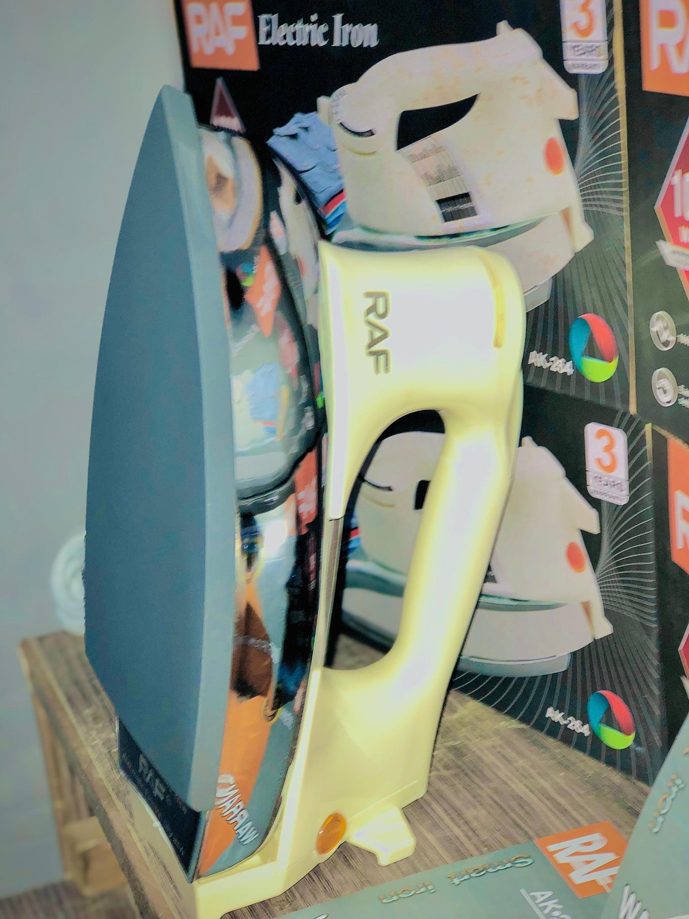 Electric Iron 1000W – Non-Stick, Adjustable Temperature | 3 Years Warranty